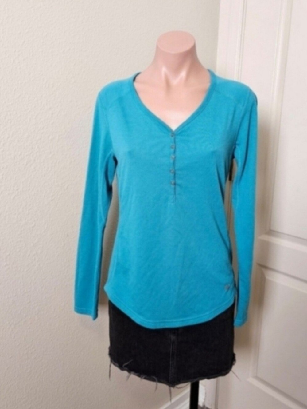 Long Sleeve V-Neck Button Henley Top - Turquoise Sz M